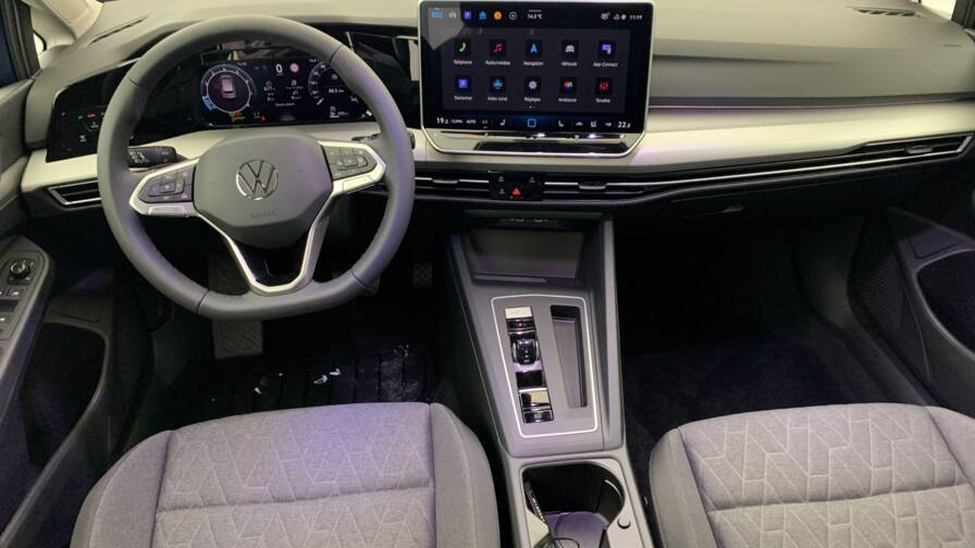 Mandataire Automobile neuf, recherche de Volkswagen Golf-8-1-5-etsi-evo2-116-dsg7-life-plus - E-Motors