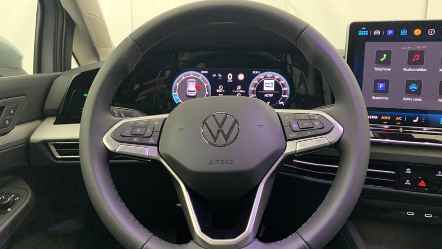 Mandataire Automobile neuf, recherche de Volkswagen Golf-8-1-5-etsi-evo2-150-dsg7-life-plus - E-Motors