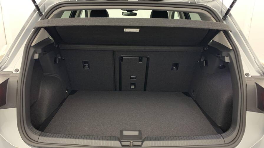 Mandataire Automobile neuf, recherche de Volkswagen Golf-8-1-5-etsi-evo2-150-dsg7-life-plus - E-Motors