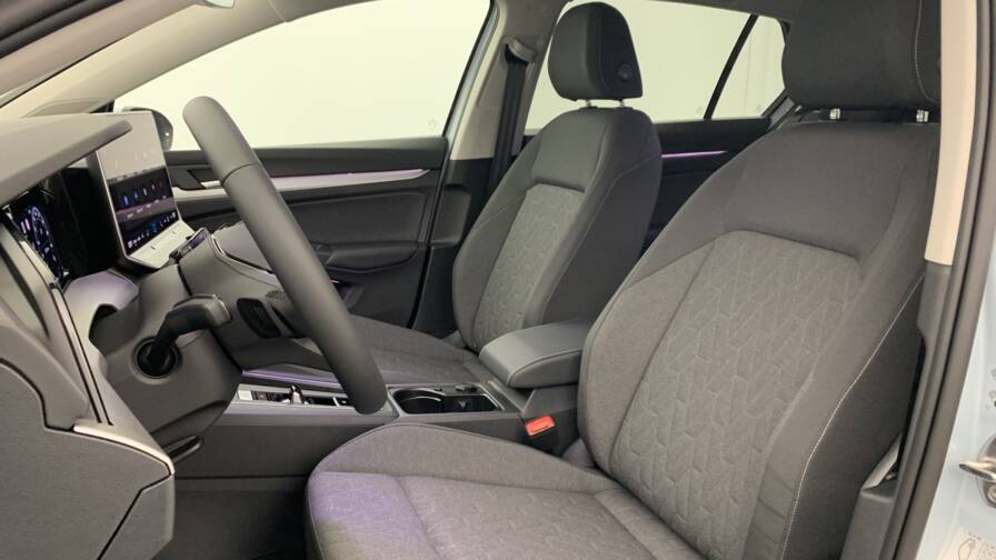 Mandataire Automobile neuf, recherche de Volkswagen Golf-8-1-5-etsi-evo2-150-dsg7-life-plus - E-Motors