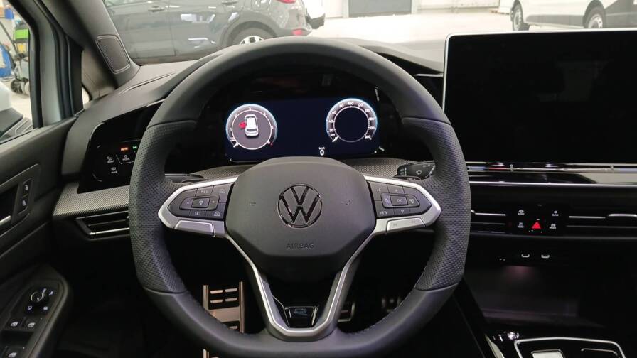 Mandataire Automobile neuf, recherche de Volkswagen Golf-2-0-tdi-150-dsg7-r-line-plus-toit-panoramique-plus-cam-ra-360 - E-Motors