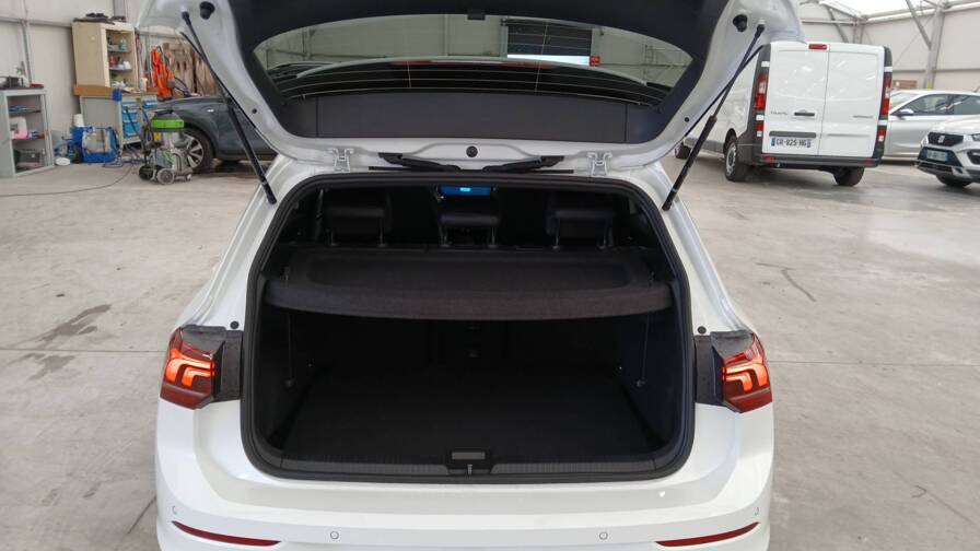 Mandataire Automobile neuf, recherche de Volkswagen Golf-2-0-tdi-150-dsg7-r-line-plus-toit-panoramique-plus-cam-ra-360 - E-Motors