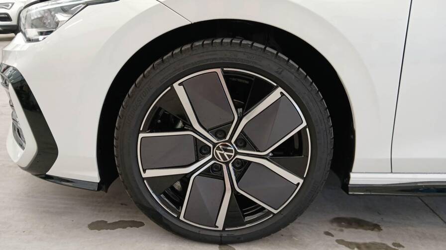 Mandataire Automobile neuf, recherche de Volkswagen Golf-2-0-tdi-150-dsg7-r-line - E-Motors