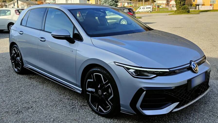 Mandataire Automobile neuf, recherche de Volkswagen Golf-tdi-150-dsg7-r-line-plus-pack-hiver-plus-toit-pano-plus-jantes-18-york - E-Motors