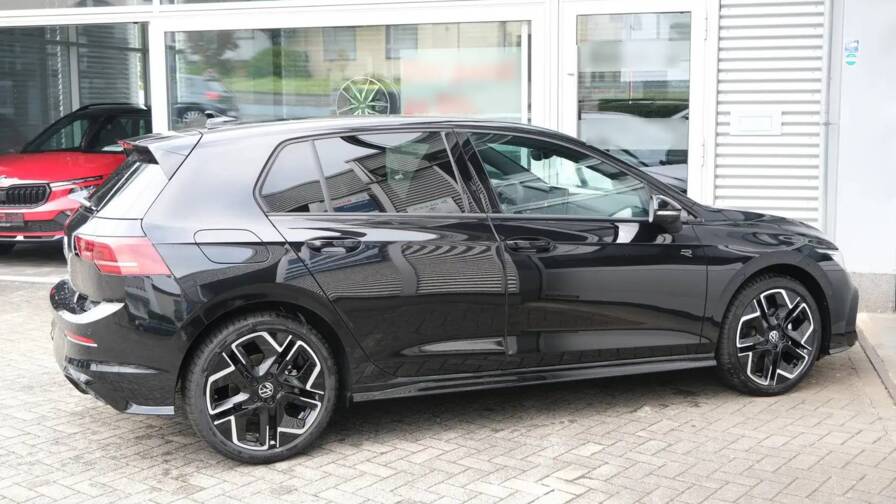 Mandataire Automobile neuf, recherche de Volkswagen Golf-tdi-150-dsg7-r-line-plus-pack-hiver-plus-toit-pano-plus-jantes-18-york - E-Motors