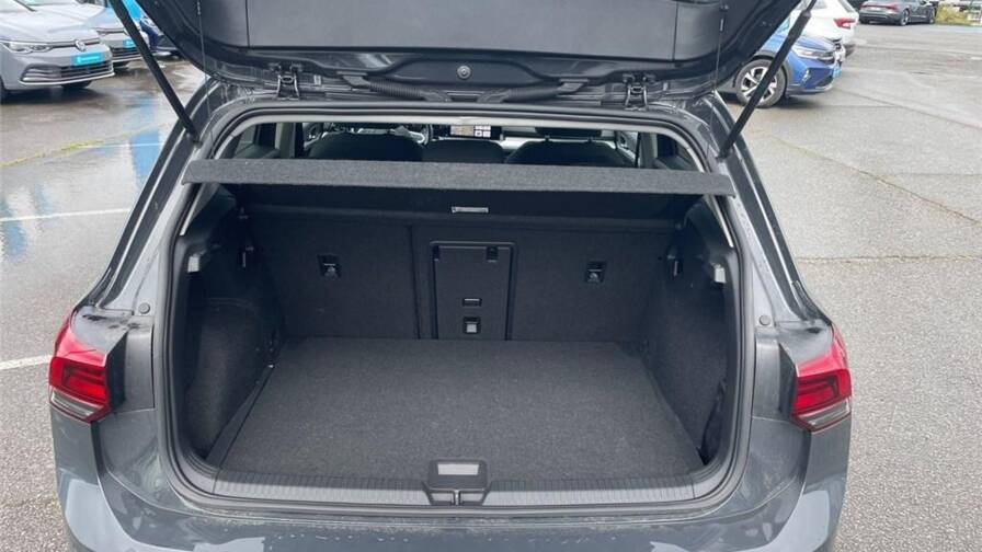 Mandataire Automobile occasion, recherche de Volkswagen Golf-viii-1-0-tsi-opf-110-bvm6-life-1st - E-Motors