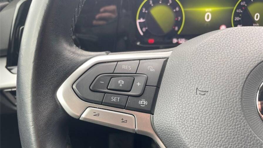 Mandataire Automobile occasion, recherche de Volkswagen Golf-viii-1-0-tsi-opf-110-bvm6-life-1st - E-Motors