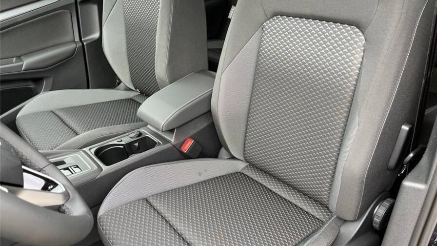 Mandataire Automobile occasion, recherche de Volkswagen Golf-viii-1-5-etsi-opf-130-dsg7-active - E-Motors