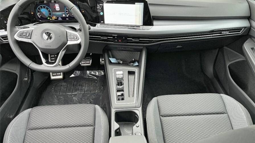 Mandataire Automobile occasion, recherche de Volkswagen Golf-viii-1-5-etsi-opf-130-dsg7-active - E-Motors