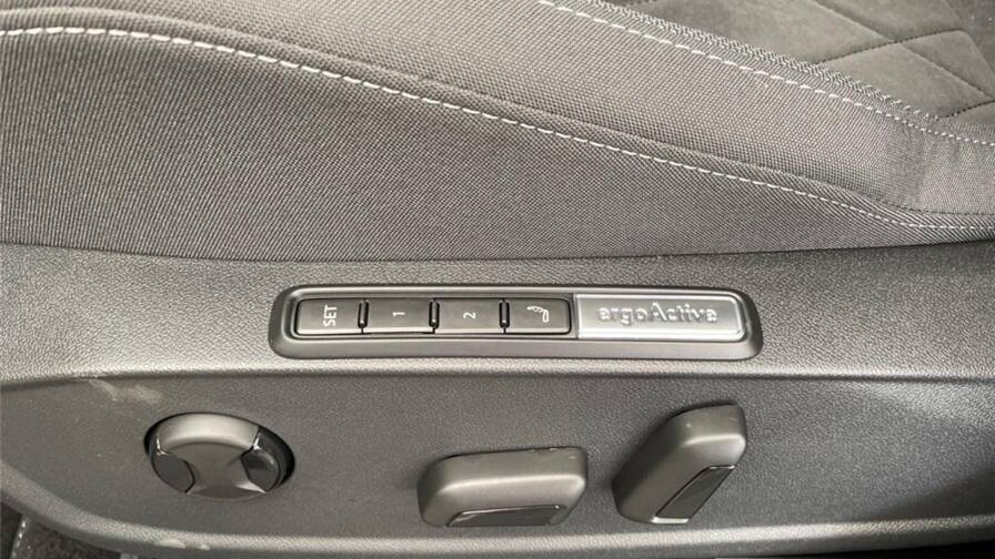 Mandataire Automobile occasion, recherche de Volkswagen Golf-viii-1-5-etsi-opf-150-dsg7-style - E-Motors