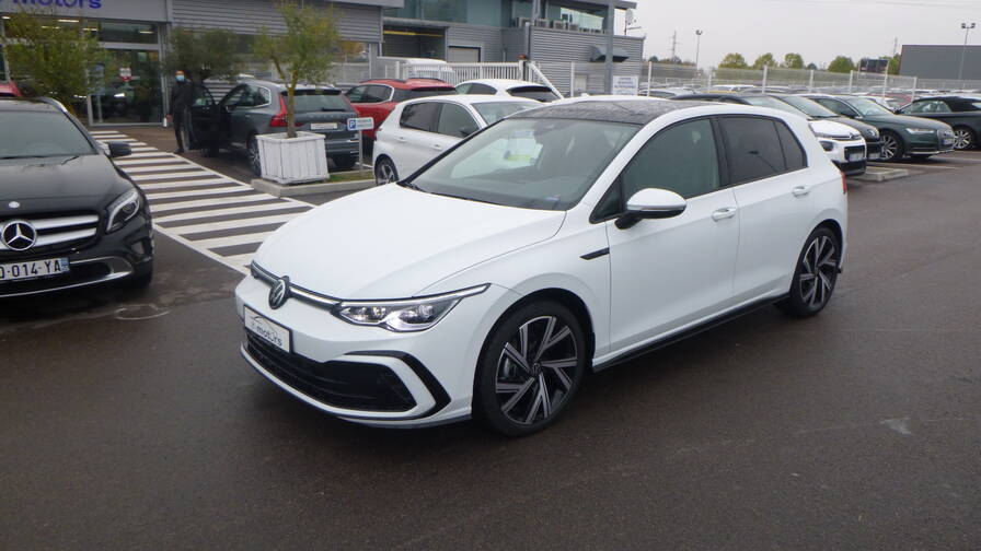 Avis-mandataire-auto-Emotors-Volkswagen-Golf-R-line-tsi-150-plus-toit-pano-plus-matrice-led-iq-plus-bande-led.