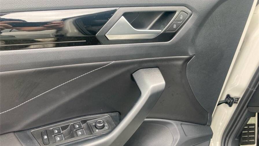 Mandataire Automobile occasion, recherche de Volkswagen T-roc-1-5-tsi-evo2-150-start-stop-dsg7-r-line-edition - E-Motors