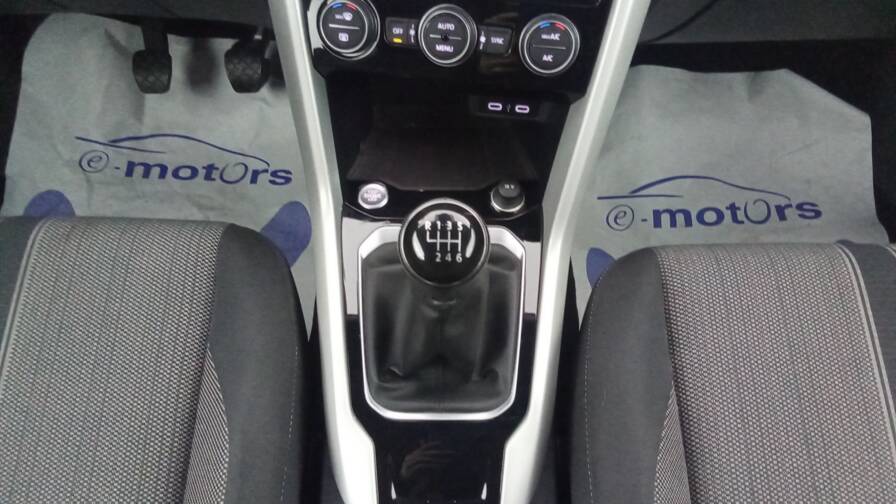 Mandataire Automobile occasion, recherche de Volkswagen T-roc-cabriolet-1-0-tsi-110-start-stop-bvm6-style - E-Motors