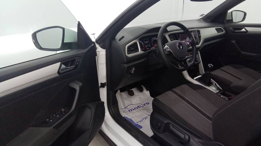 Mandataire Automobile occasion, recherche de Volkswagen T-roc-cabriolet-1-0-tsi-110-start-stop-bvm6-style - E-Motors