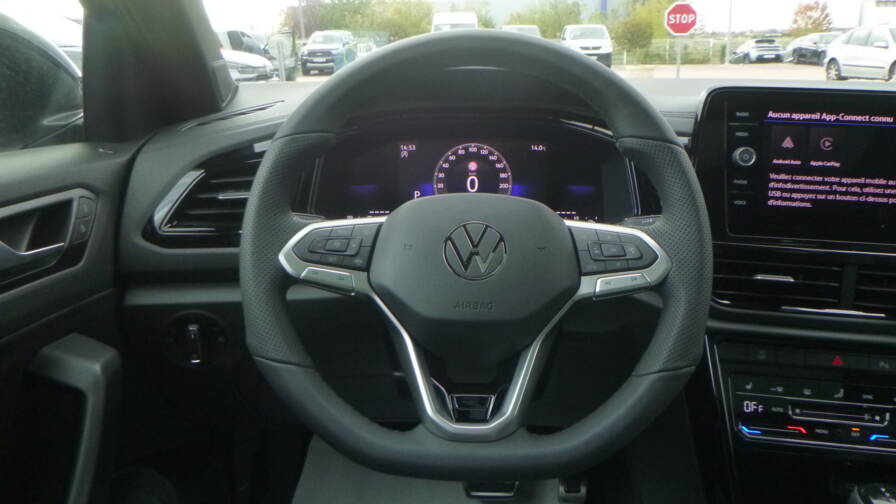 Mandataire Automobile neuf, recherche de Volkswagen T-roc-tdi-150-dsg7-r-line-edition-plus-jantes-19-plus-toit-vitr-plus-pack-black - E-Motors