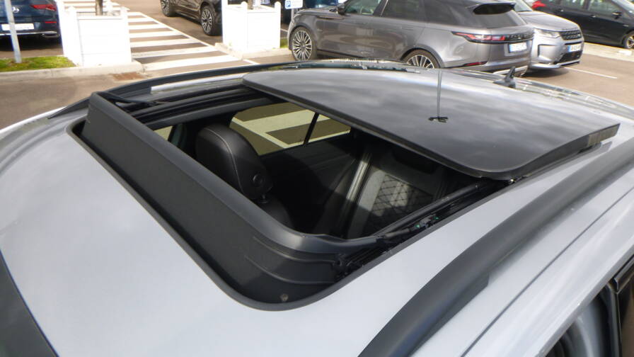 Mandataire Automobile neuf, recherche de Volkswagen T-roc-tdi-150-dsg7-r-line-edition-plus-jantes-19-plus-toit-vitr-plus-pack-black - E-Motors