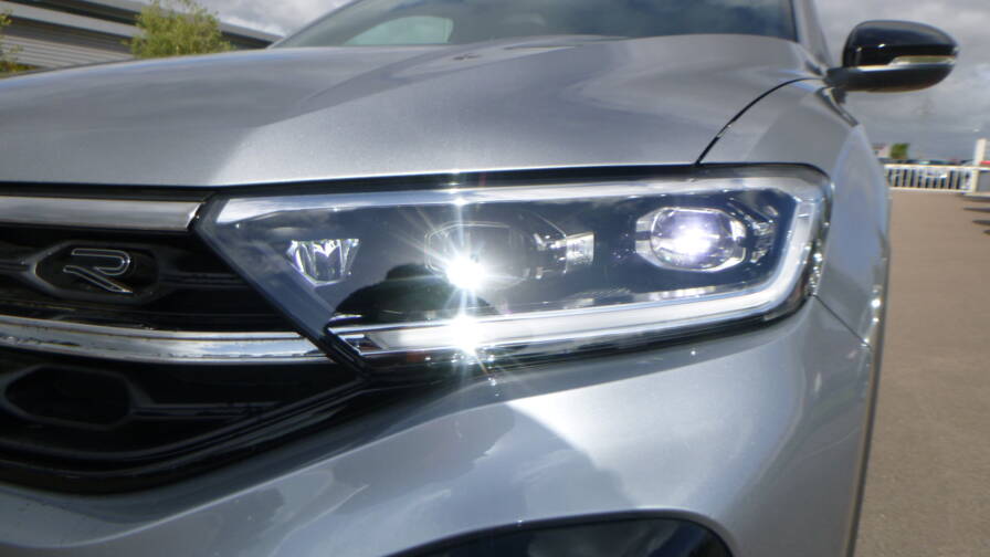 Mandataire Automobile neuf, recherche de Volkswagen T-roc-tdi-150-dsg7-r-line-edition-plus-jantes-19-plus-toit-vitr-plus-pack-black - E-Motors