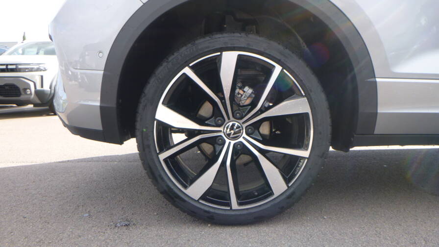 Mandataire Automobile neuf, recherche de Volkswagen T-roc-tdi-150-dsg7-r-line-edition-plus-jantes-19-plus-toit-vitr-plus-pack-black - E-Motors