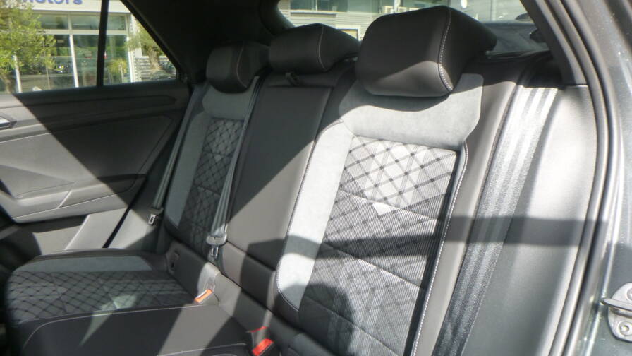 Mandataire Automobile neuf, recherche de Volkswagen T-roc-tdi-150-dsg7-r-line-edition-plus-jantes-19-plus-toit-vitr-plus-pack-black - E-Motors