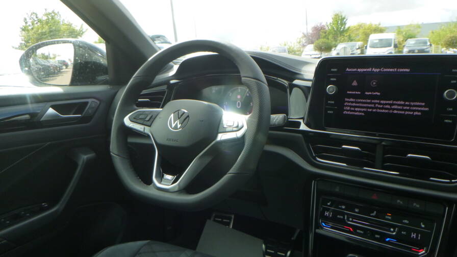 Mandataire Automobile neuf, recherche de Volkswagen T-roc-tdi-150-dsg7-r-line-edition-plus-jantes-19-plus-toit-vitr-plus-pack-black - E-Motors