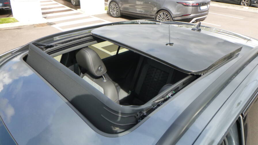 Mandataire Automobile neuf, recherche de Volkswagen T-roc-tdi-150-dsg7-r-line-edition-plus-jantes-19-plus-toit-vitr-plus-pack-black - E-Motors