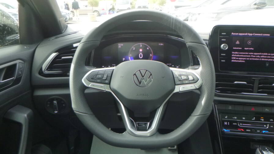 Mandataire Automobile neuf, recherche de Volkswagen T-roc-tdi-150-dsg7-r-line-edition-plus-jantes-19-plus-toit-vitr-plus-pack-black - E-Motors
