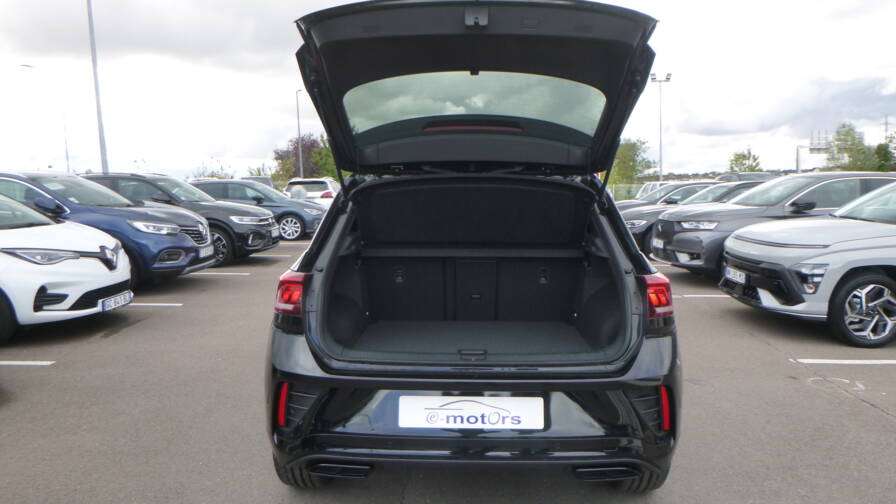 Mandataire Automobile neuf, recherche de Volkswagen T-roc-tdi-150-dsg7-r-line-edition-plus-jantes-19-plus-toit-vitr-plus-pack-black - E-Motors
