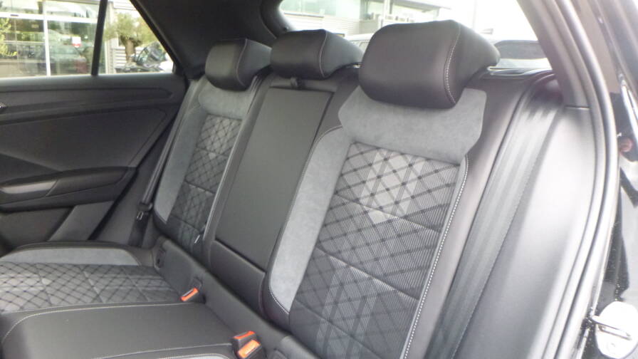 Mandataire Automobile neuf, recherche de Volkswagen T-roc-tdi-150-dsg7-r-line-edition-plus-jantes-19-plus-toit-vitr-plus-pack-black - E-Motors