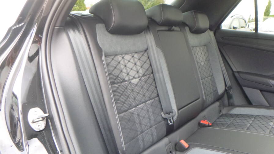 Mandataire Automobile neuf, recherche de Volkswagen T-roc-tdi-150-dsg7-r-line-edition-plus-jantes-19-plus-toit-vitr-plus-pack-black - E-Motors