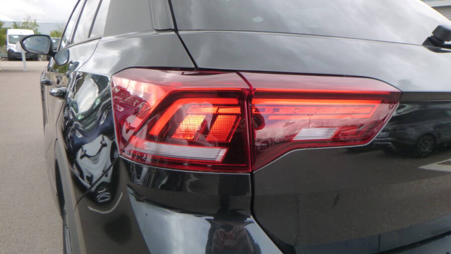 Mandataire Automobile neuf, recherche de Volkswagen T-roc-tdi-150-dsg7-r-line-edition-plus-jantes-19-plus-toit-vitr-plus-pack-black - E-Motors