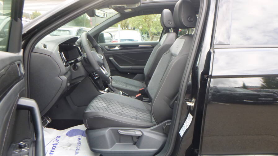 Mandataire Automobile neuf, recherche de Volkswagen T-roc-tdi-150-dsg7-r-line-edition-plus-jantes-19-plus-toit-vitr-plus-pack-black - E-Motors