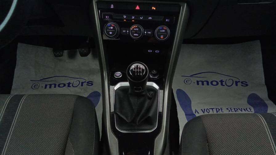 Mandataire Automobile occasion, recherche de Volkswagen T-roc-1-0-tsi-115-lounge-plus-gps-plus-cam-ra - E-Motors
