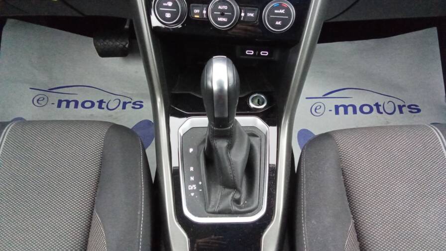 Mandataire Automobile occasion, recherche de Volkswagen T-roc-2-0-tdi-150-dsg7-lounge-plus-gps - E-Motors