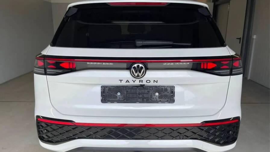 Mandataire Automobile neuf, recherche de Volkswagen Tayron-ehybrid-272-dsg6-5pl-r-line-plus-toit-pano-plus-ja20 - E-Motors