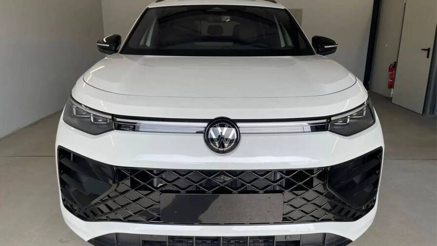 Mandataire Automobile neuf, recherche de Volkswagen Tayron-ehybrid-272-dsg6-5pl-r-line-plus-toit-pano-plus-ja20 - E-Motors