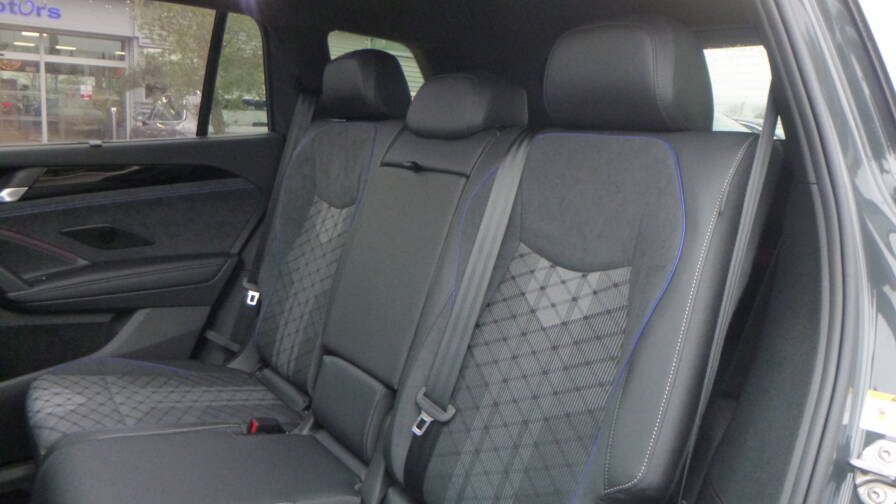 Mandataire Automobile neuf, recherche de Volkswagen Tayron-ehybrid-272-dsg6-5pl-r-line-plus-toit-pano-plus-ja20 - E-Motors