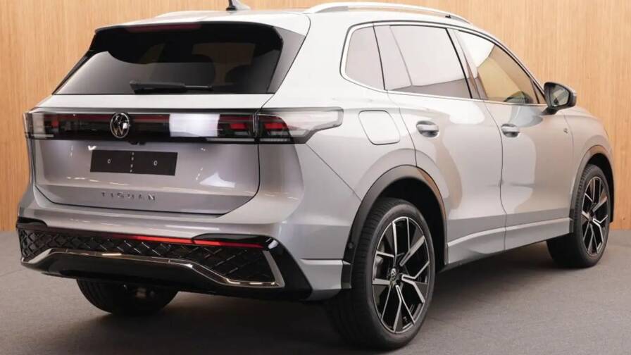 Mandataire Automobile neuf, recherche de Volkswagen Tiguan-tdi-150-dsg7-r-line-plus-pack-iq-drive-premium-plus-toit-ouvrant-panoramique-plus-jantes-20-leeds - E-Motors