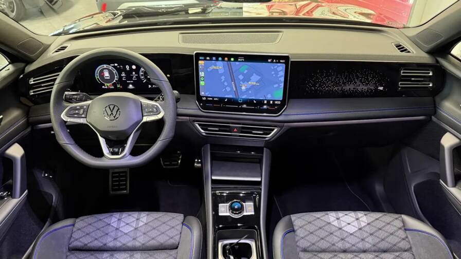 Mandataire Automobile neuf, recherche de Volkswagen Tiguan-tdi-150-dsg7-r-line-plus-pack-iq-drive-premium-plus-toit-ouvrant-panoramique-plus-jantes-20-leeds - E-Motors