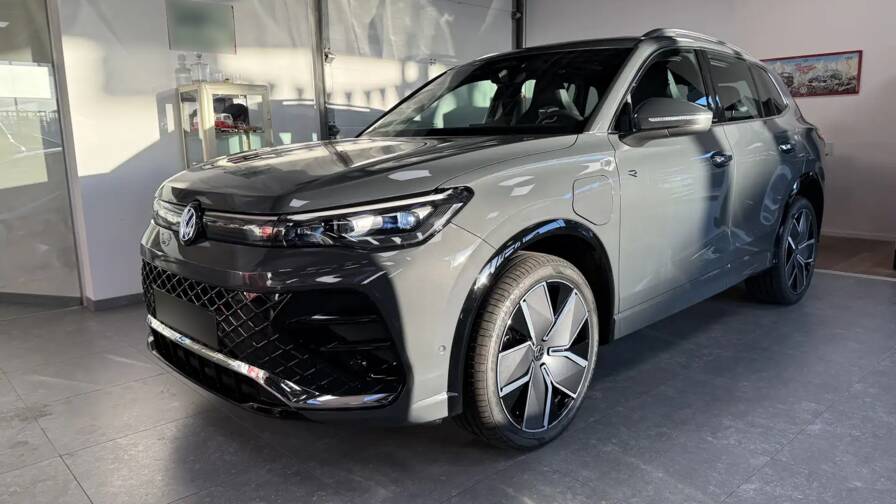 Mandataire Automobile neuf, recherche de Volkswagen Tiguan-tdi-150-dsg7-r-line-plus-pack-iq-drive-premium-plus-toit-ouvrant-panoramique-plus-jantes-20-leeds - E-Motors