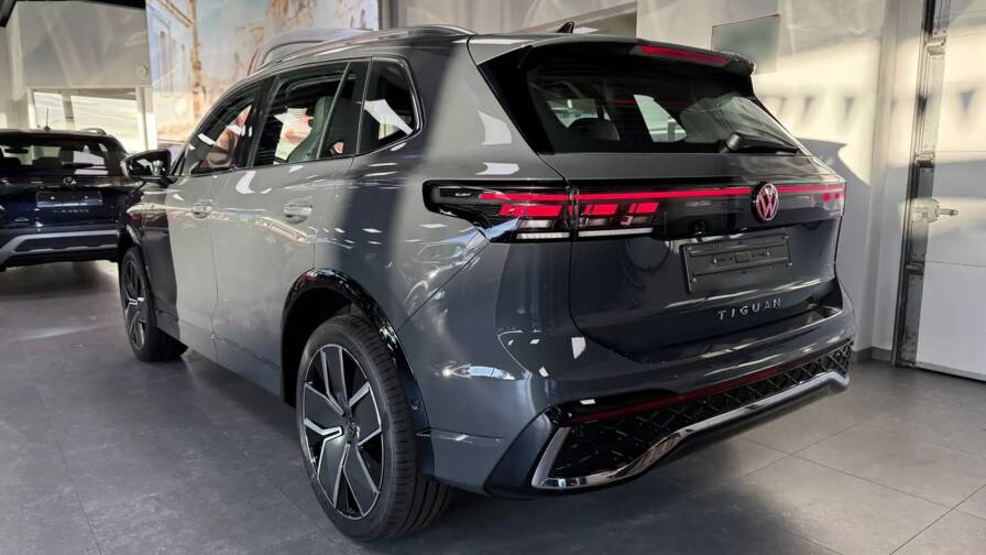 Mandataire Automobile neuf, recherche de Volkswagen Tiguan-tdi-150-dsg7-r-line-plus-pack-iq-drive-premium-plus-toit-ouvrant-panoramique-plus-jantes-20-leeds - E-Motors