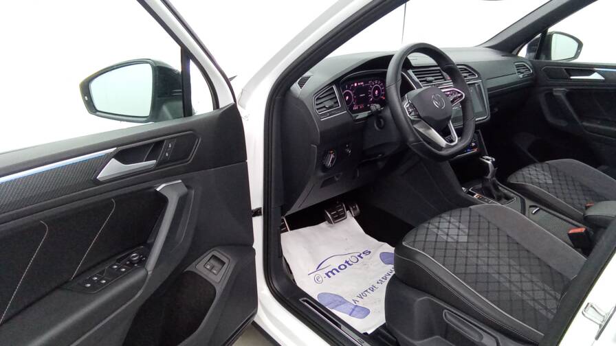 Mandataire Automobile occasion, recherche de Volkswagen Tiguan-1-4-ehybrid-245ch-dsg6-r-line-plus-toe-plus-black-r-line-plus-attelage - E-Motors