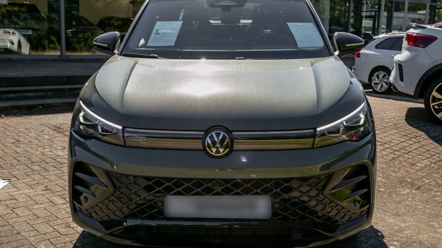 Mandataire Automobile neuf, recherche de Volkswagen Tiguan-tdi-150-dsg7-r-line-plus-pack-iq-drive-premium-plus-toit-ouvrant-panoramique-plus-jantes-20-leeds - E-Motors