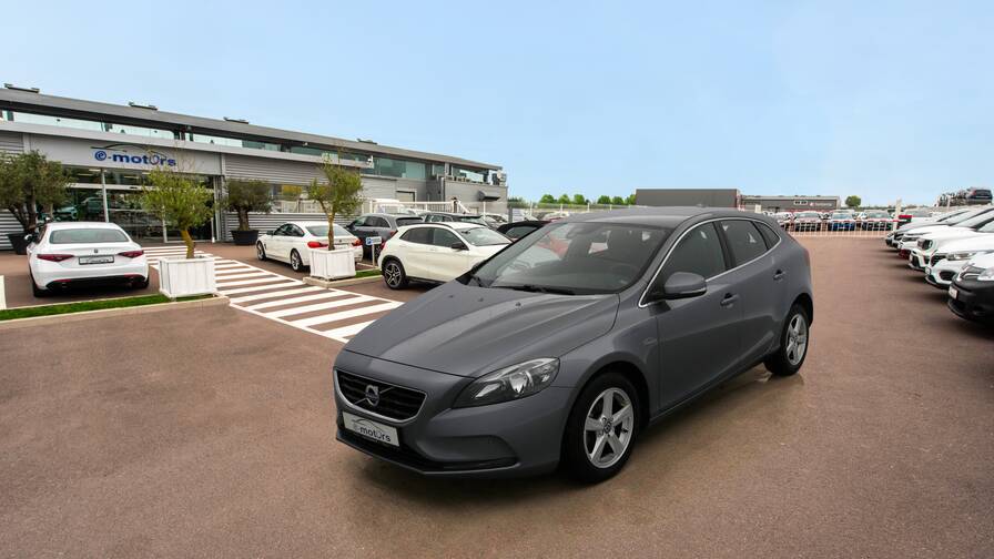 Avis-mandataire-auto-Emotors-Volvo-V40-Momentum-d2-120-plus-gps.