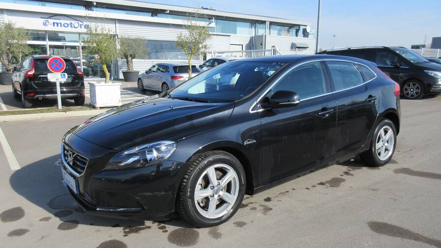 Avis-mandataire-auto-Emotors-Volvo-V40-Momentum-d2-115-powershift-plus-gps.