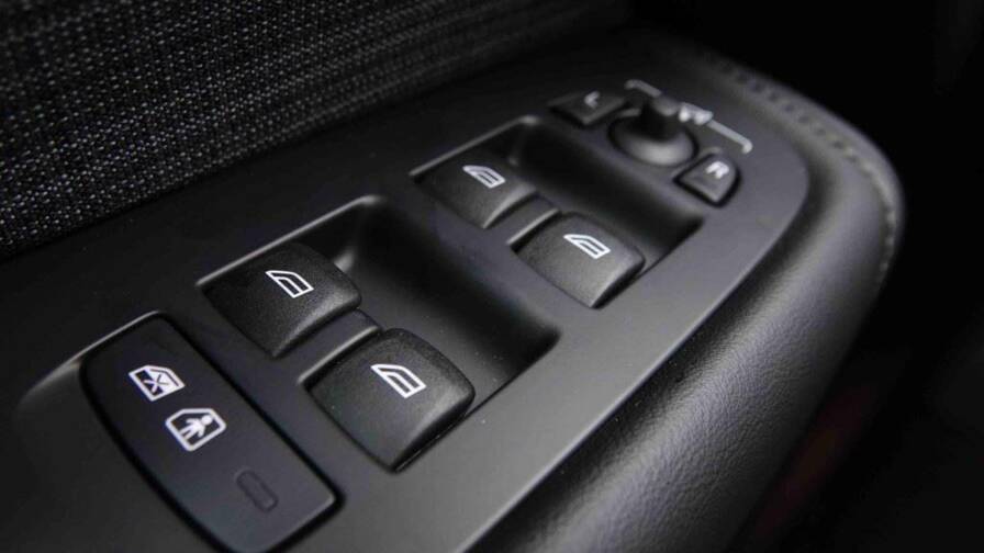 Mandataire Automobile neuf, recherche de Volvo Xc60-2-0-t6-phev-awd - E-Motors