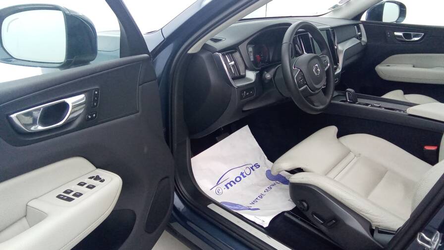 Mandataire Automobile occasion, recherche de Volvo Xc60-t8-recharge-awd-303-ch-plus-87-ch-geartronic-8-executive-plus-360-plus-hayon-lectrique - E-Motors