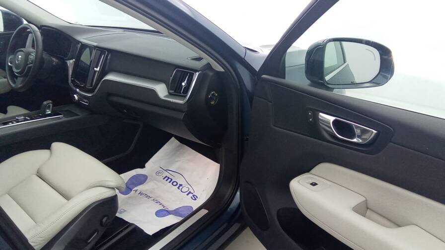 Mandataire Automobile occasion, recherche de Volvo Xc60-t8-recharge-awd-303-ch-plus-87-ch-geartronic-8-executive-plus-360-plus-hayon-lectrique - E-Motors