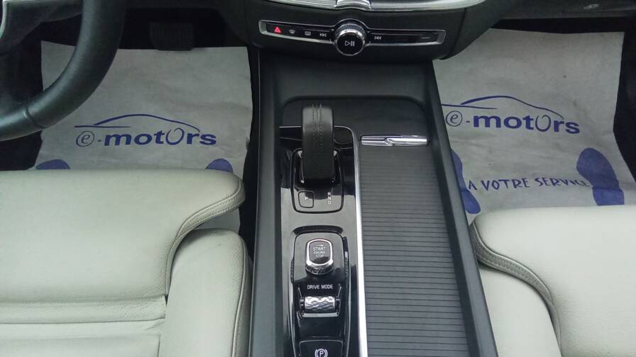 Mandataire Automobile occasion, recherche de Volvo Xc60-t8-recharge-awd-303-ch-plus-87-ch-geartronic-8-executive-plus-360-plus-hayon-lectrique - E-Motors