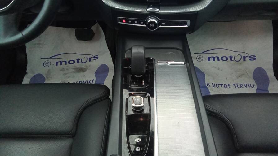 Mandataire Automobile occasion, recherche de Volvo Xc60-t6-recharge-awd-253-145-geart-8-plus-style-chrome - E-Motors