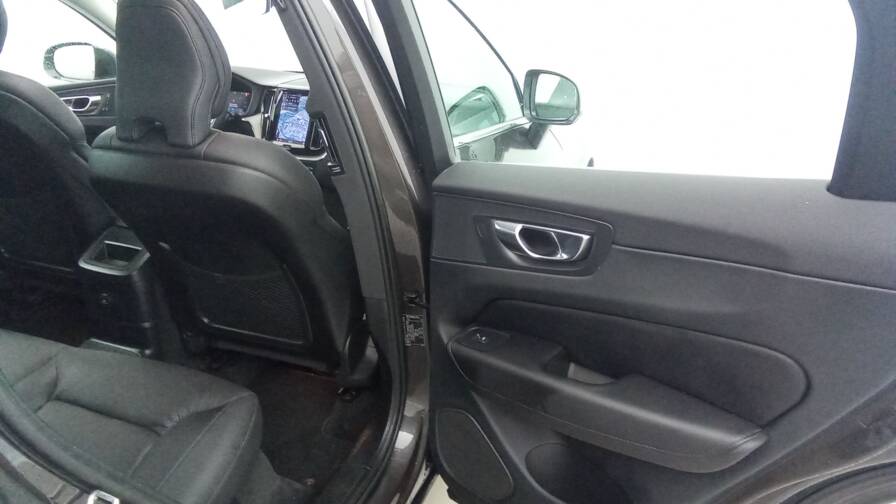 Mandataire Automobile occasion, recherche de Volvo Xc60-t6-recharge-awd-253-145-geart-8-plus-style-chrome - E-Motors